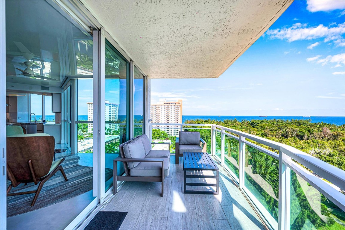 2845 NE 9th St Unit: 1101