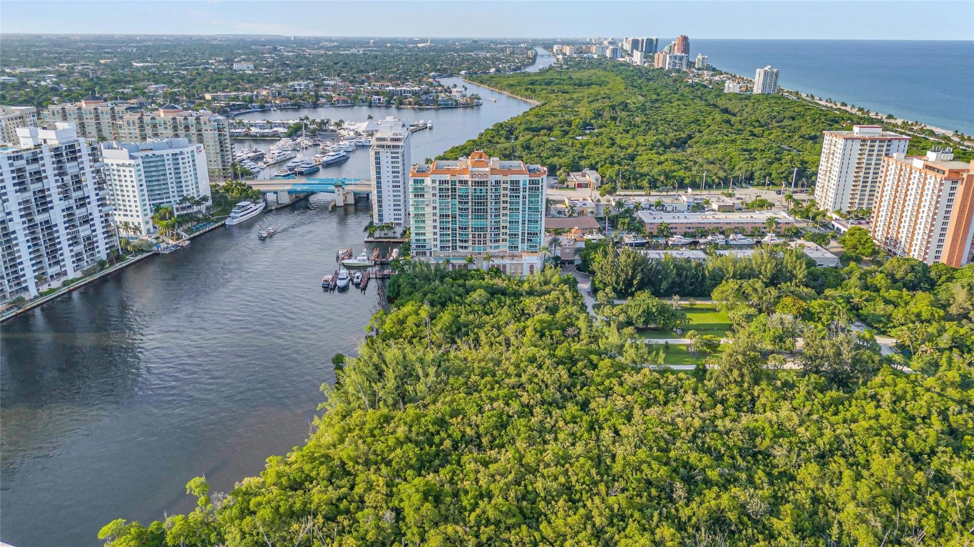 2845 NE 9th St Unit: 1101