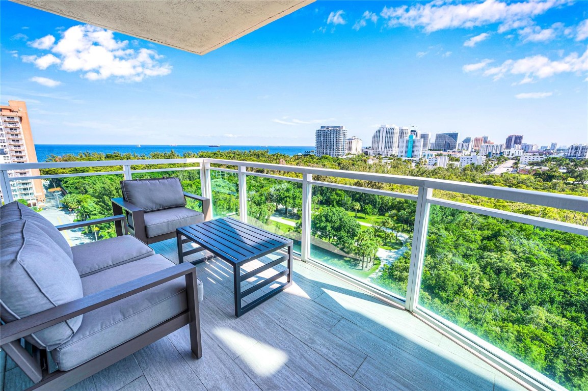 2845 NE 9th St Unit: 1101