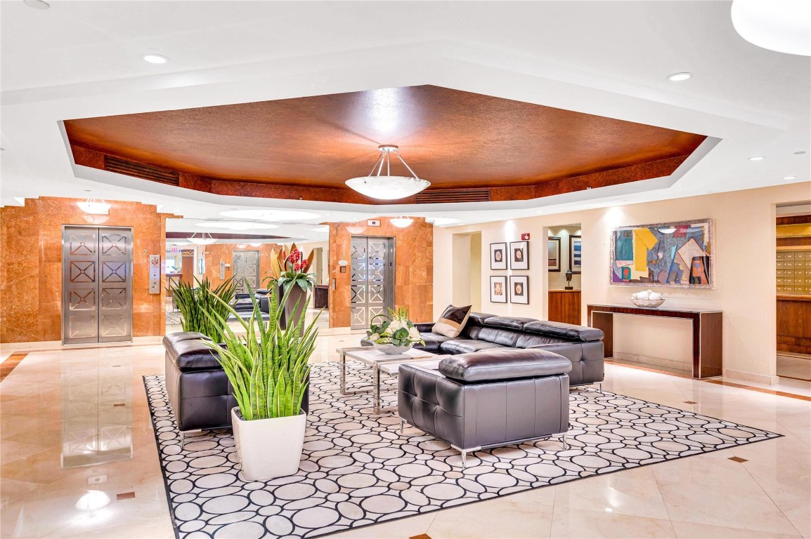 2845 NE 9th St Unit: 1101