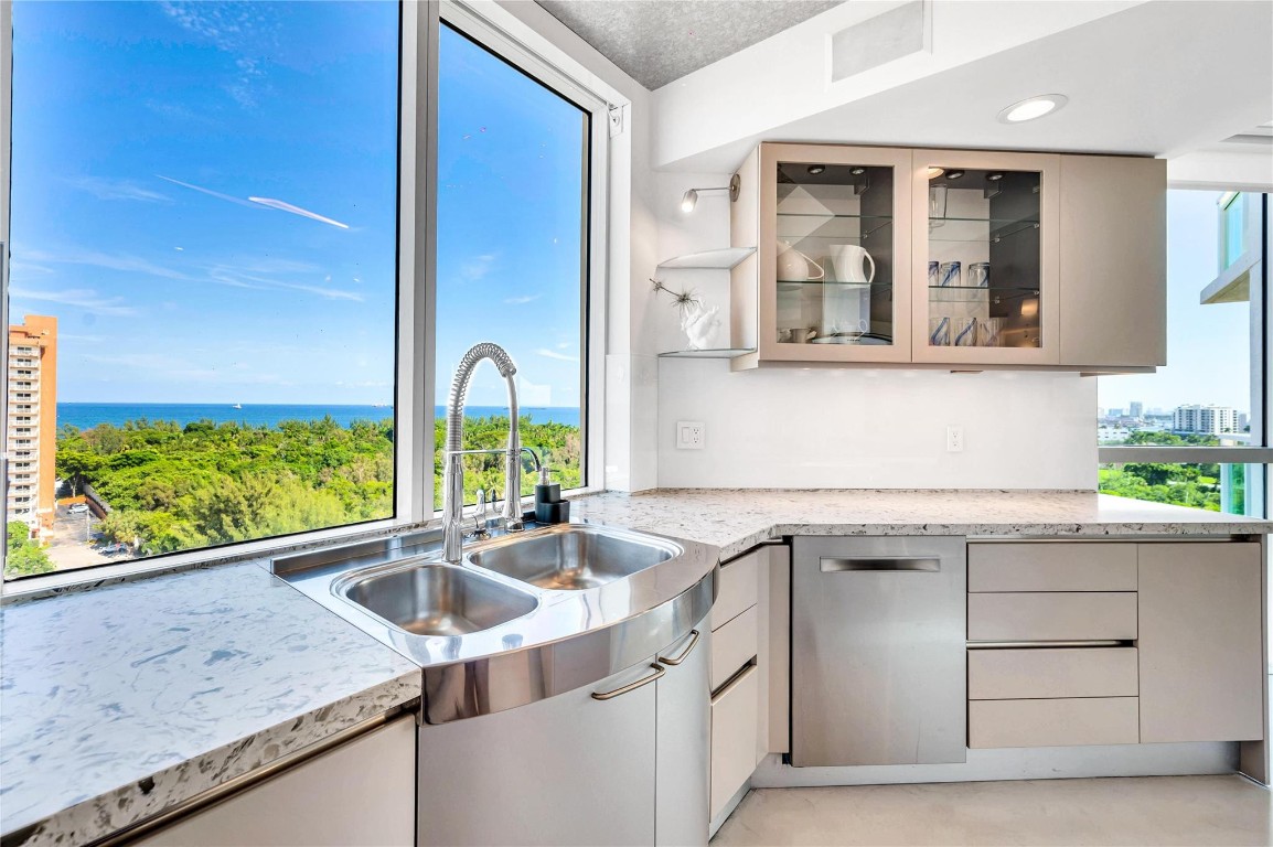 2845 NE 9th St Unit: 1101