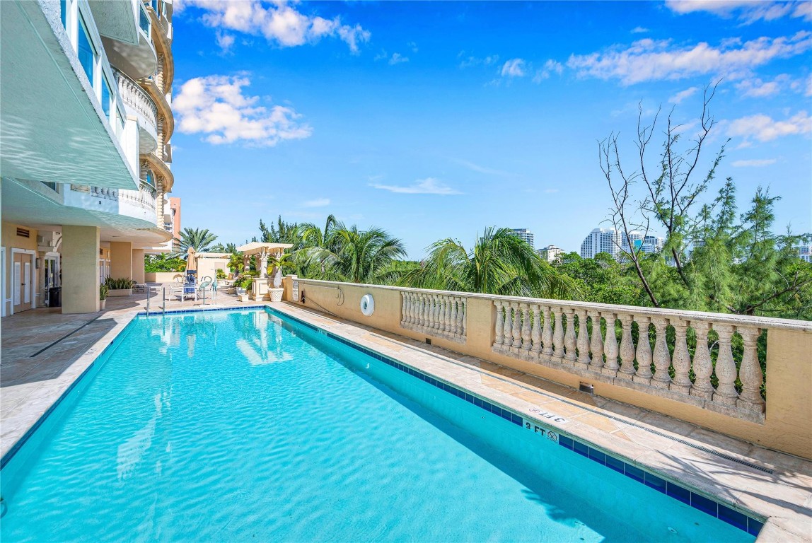 2845 NE 9th St Unit: 1101