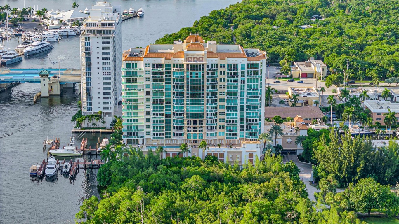 2845 NE 9th St Unit: 1101