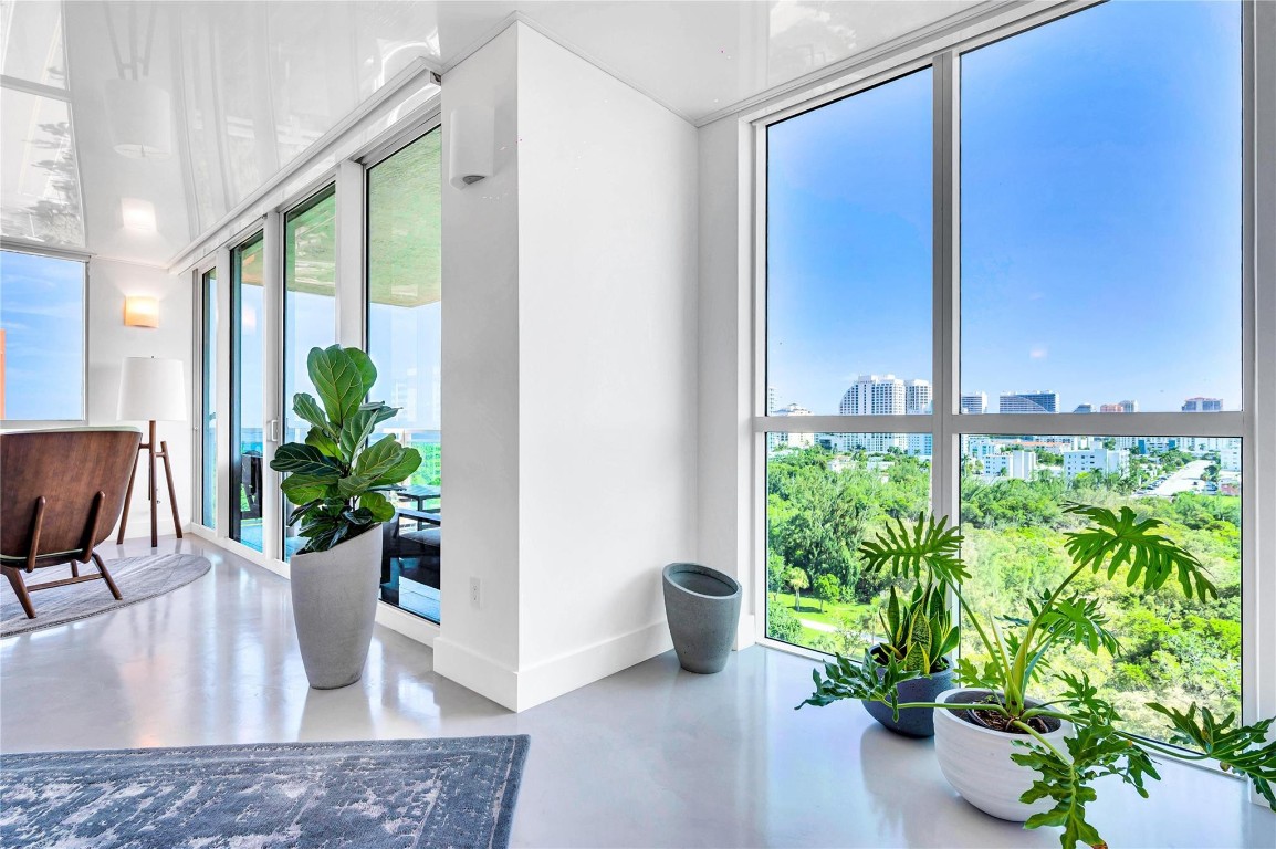 2845 NE 9th St Unit: 1101