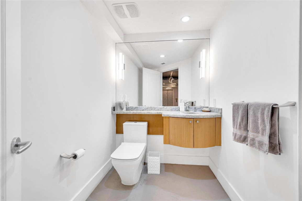 2845 NE 9th St Unit: 1101