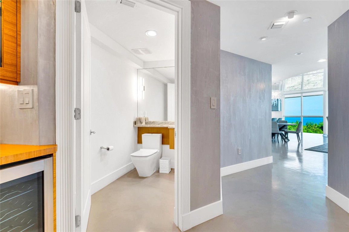 2845 NE 9th St Unit: 1101