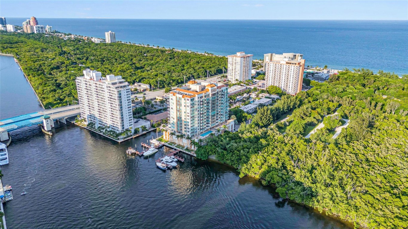 2845 NE 9th St Unit: 1101