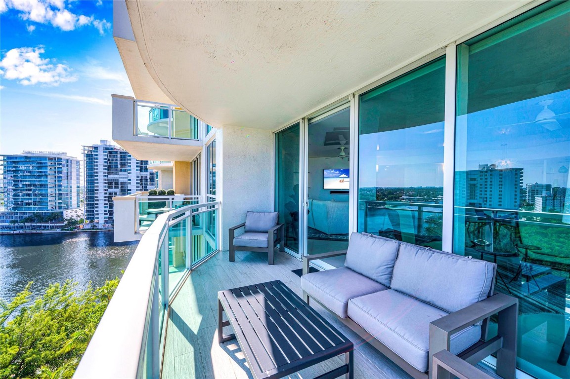 2845 NE 9th St Unit: 1101