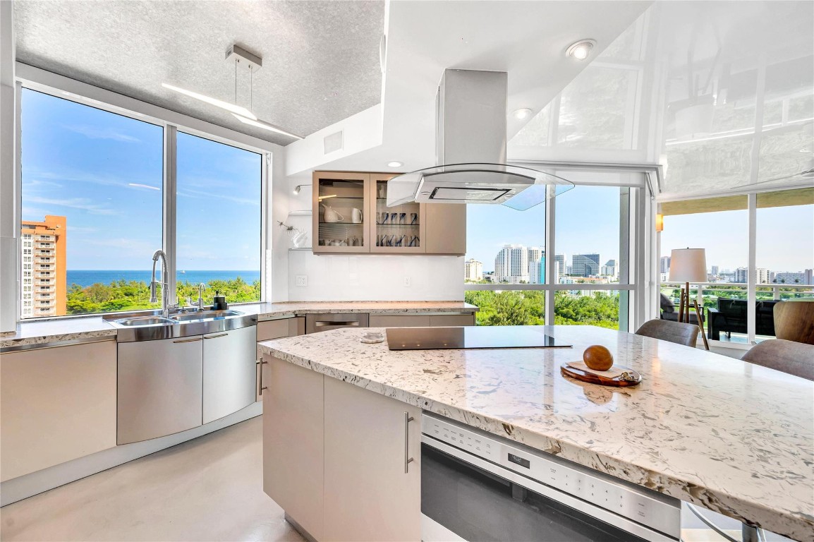 2845 NE 9th St Unit: 1101