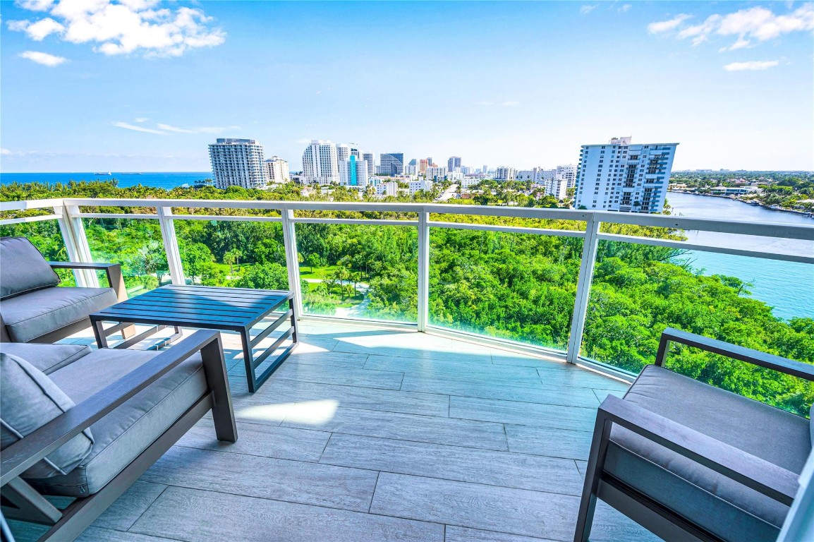 2845 NE 9th St Unit: 1101