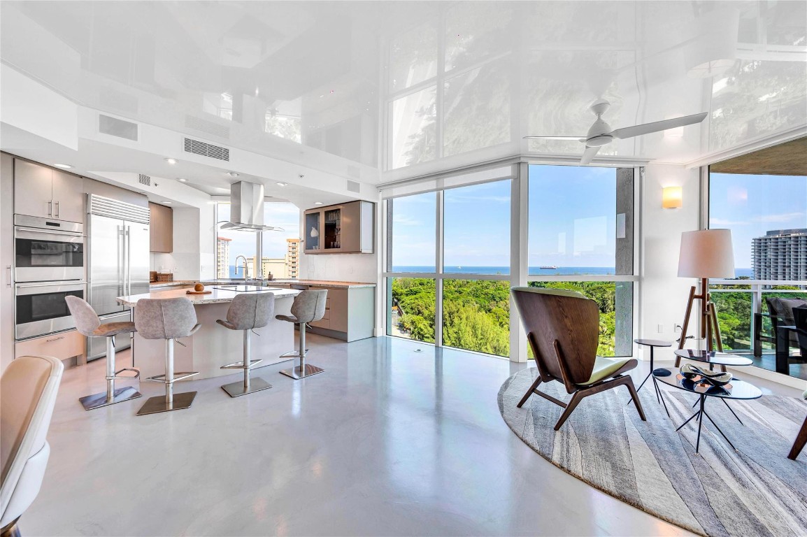 2845 NE 9th St Unit: 1101