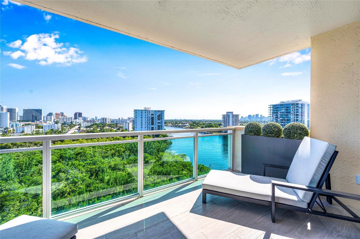 2845 NE 9th St Unit: 1101