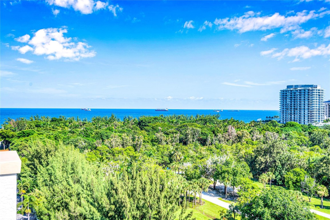 2845 NE 9th St Unit: 1101