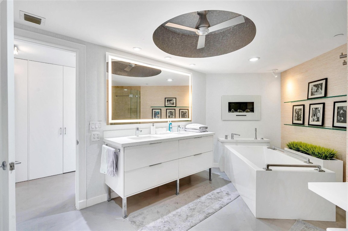 2845 NE 9th St Unit: 1101