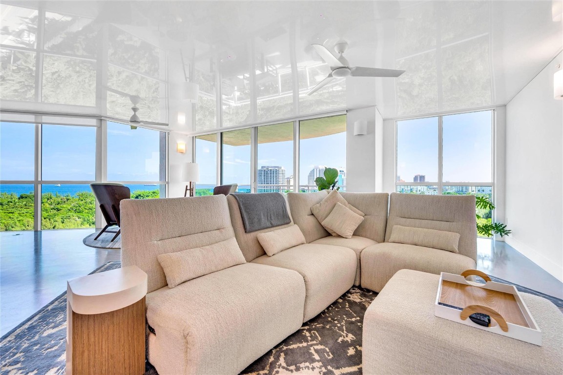 2845 NE 9th St Unit: 1101