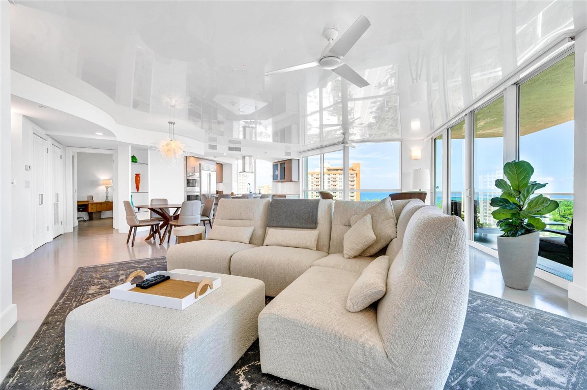 2845 NE 9th St Unit: 1101