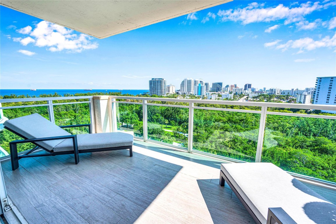 2845 NE 9th St Unit: 1101