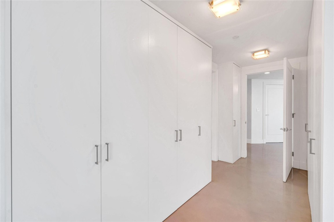 2845 NE 9th St Unit: 1101