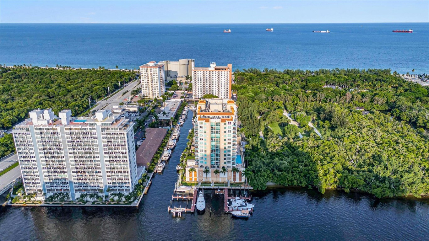 2845 NE 9th St Unit: 1101