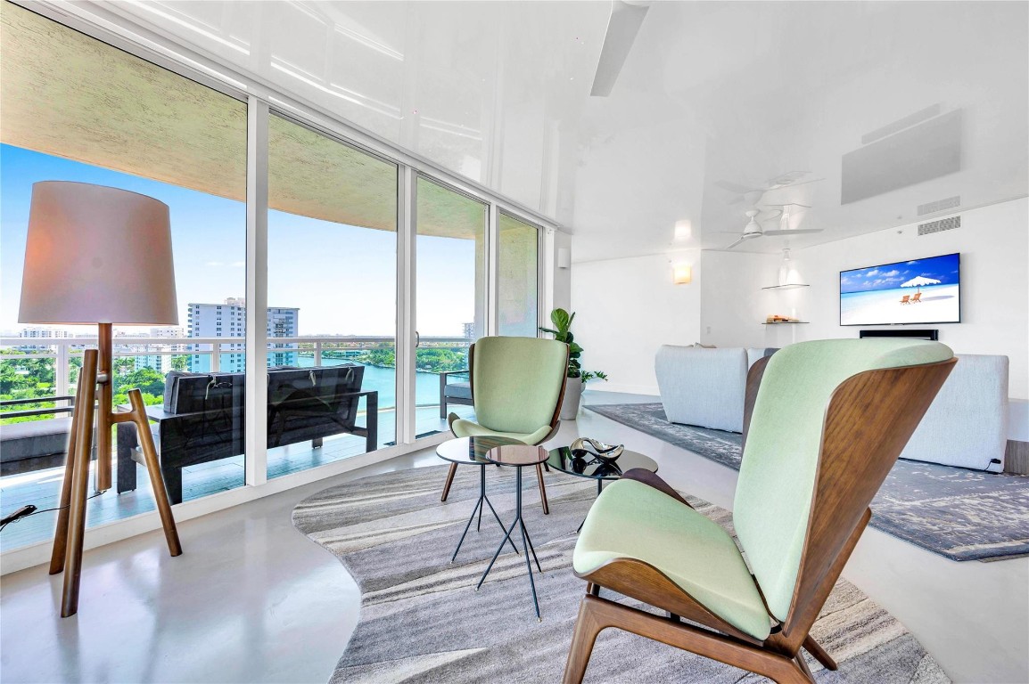 2845 NE 9th St Unit: 1101