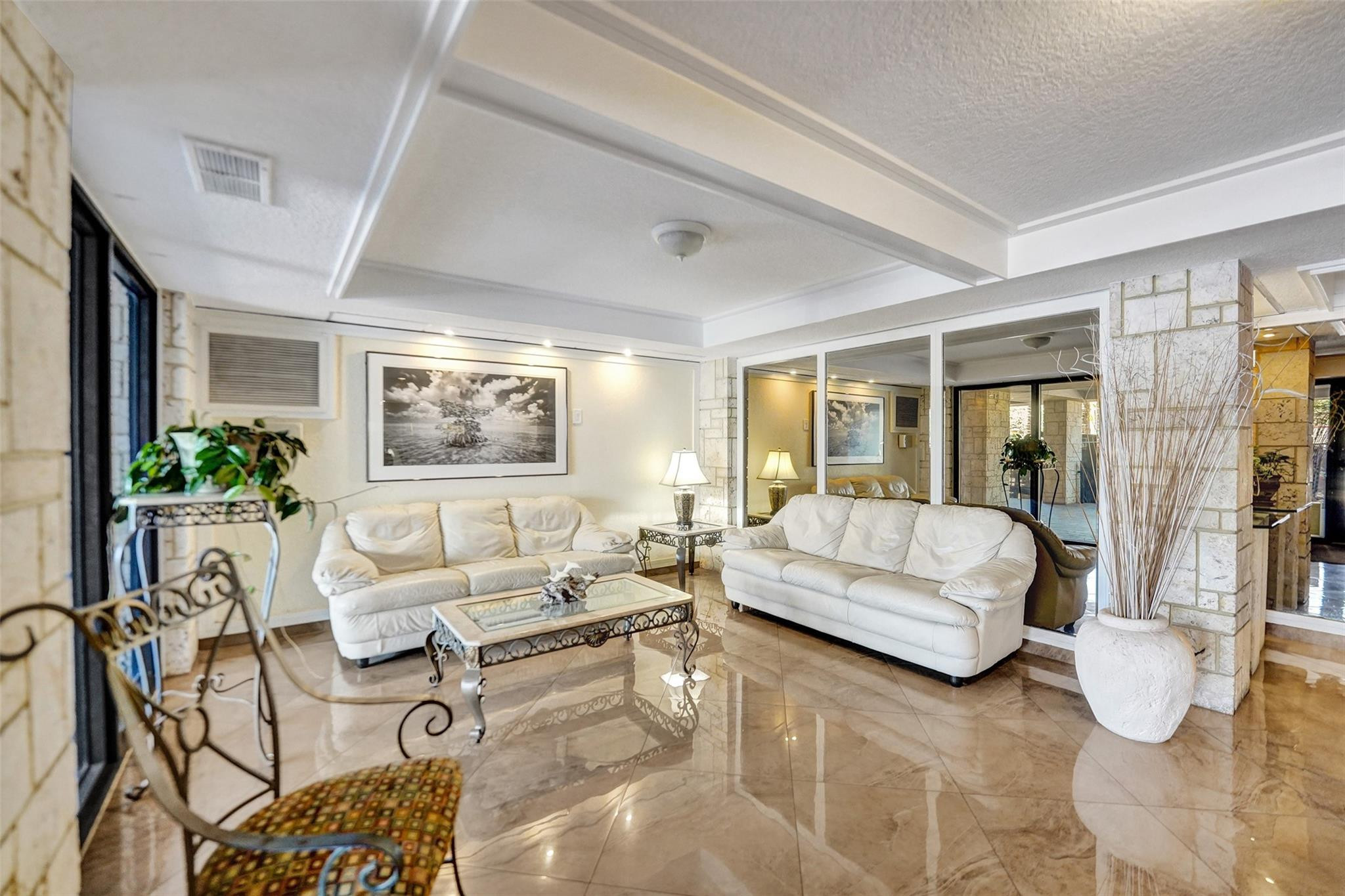 322 Buchanan St 1408