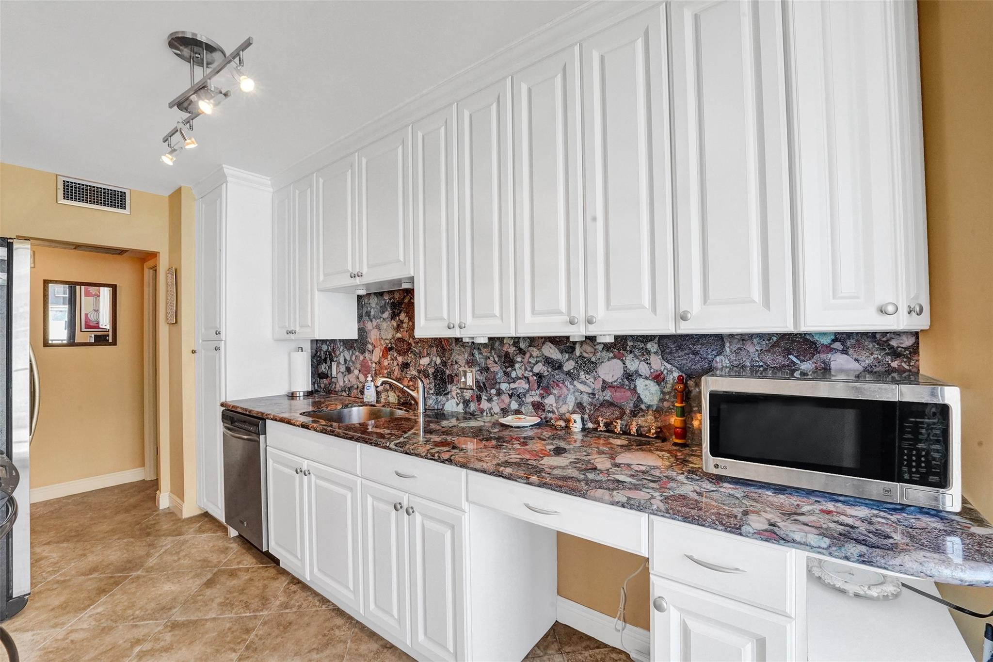 322 Buchanan St 1408