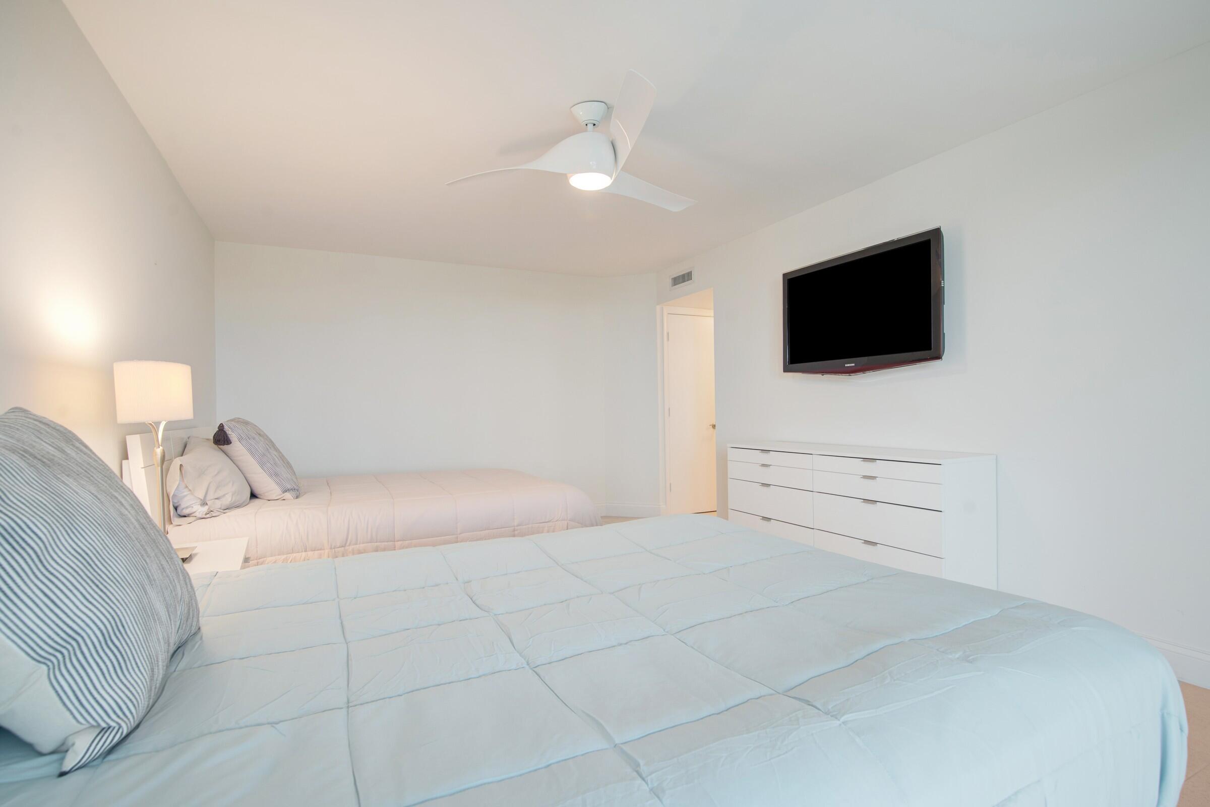 550 S Ocean Boulevard 405