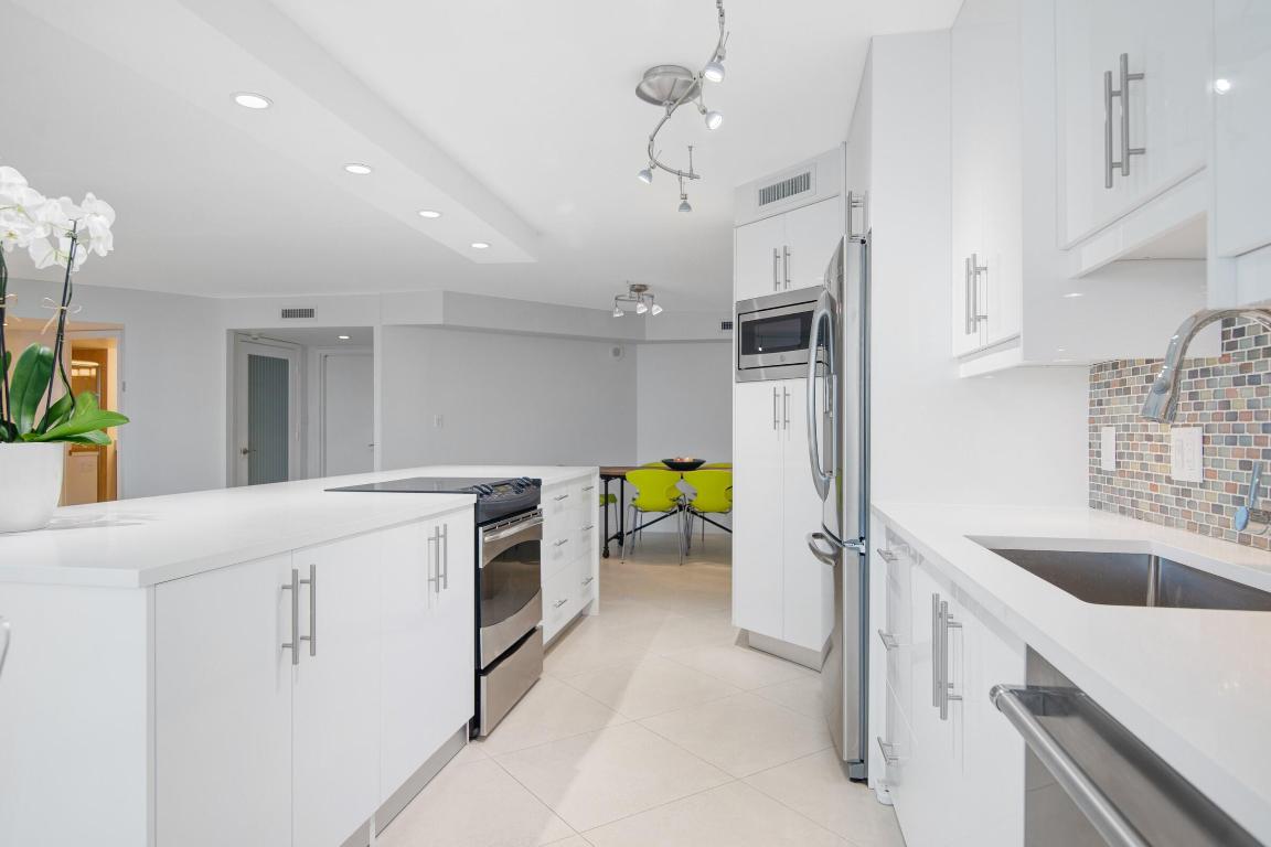 550 S Ocean Boulevard 405