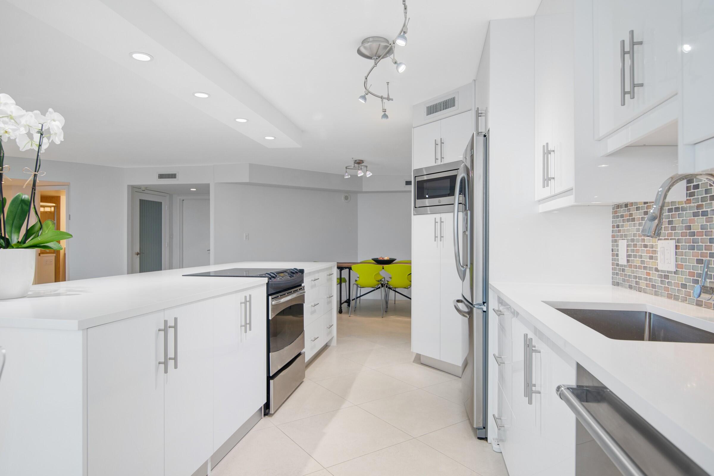 550 S Ocean Boulevard 405