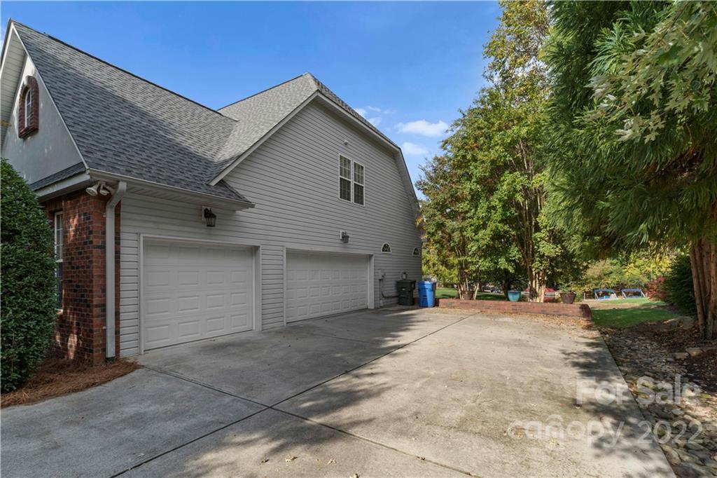 207 Castles Gate Drive