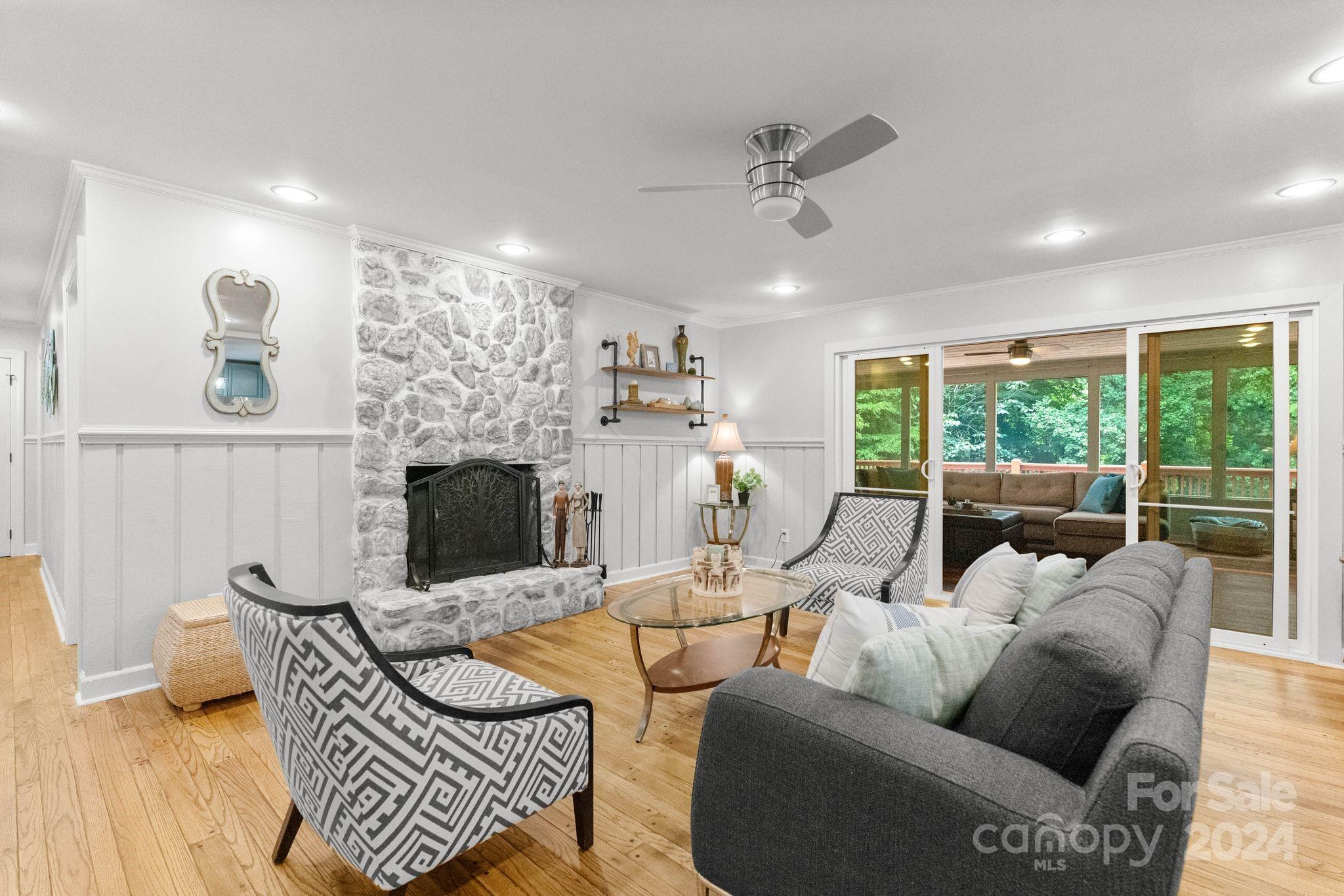 340 N Oakwood Drive
