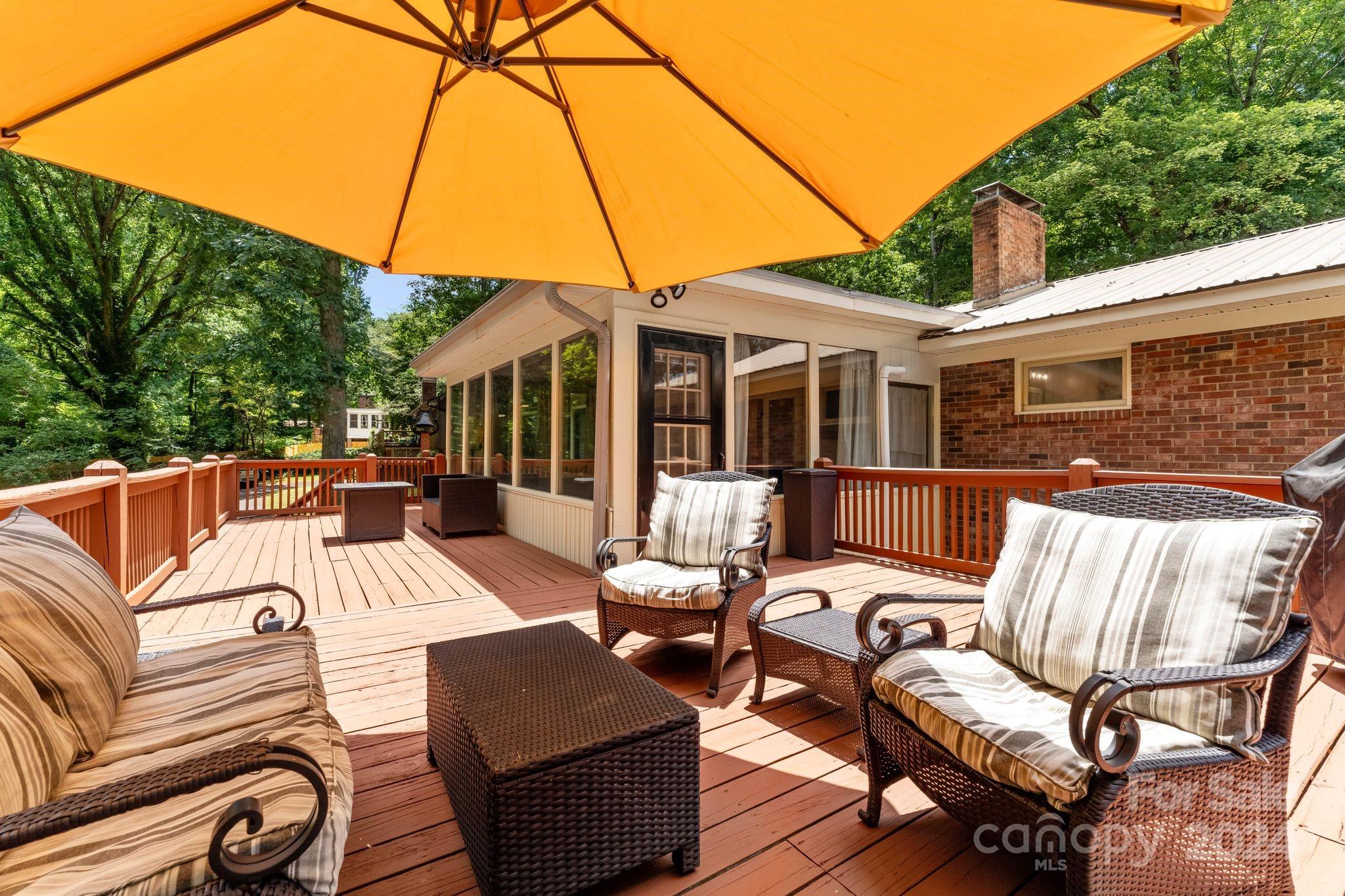 340 N Oakwood Drive