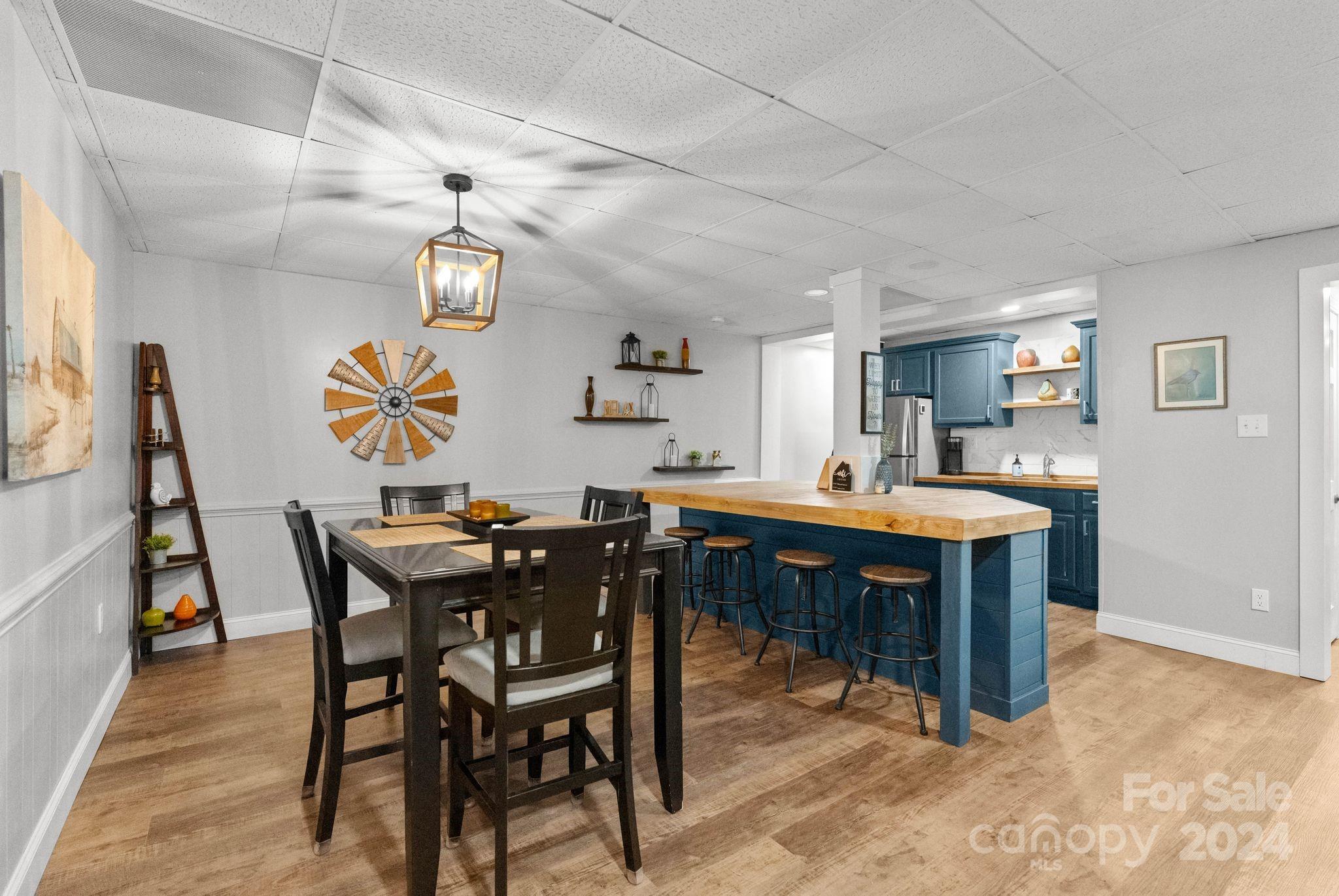 340 N Oakwood Drive