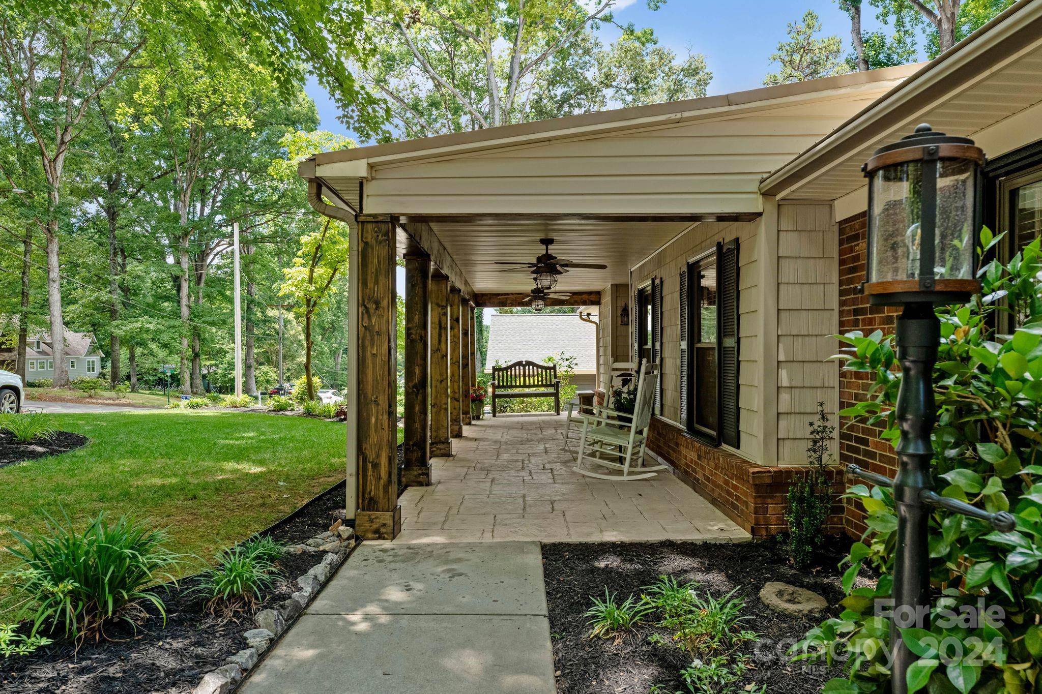 340 N Oakwood Drive