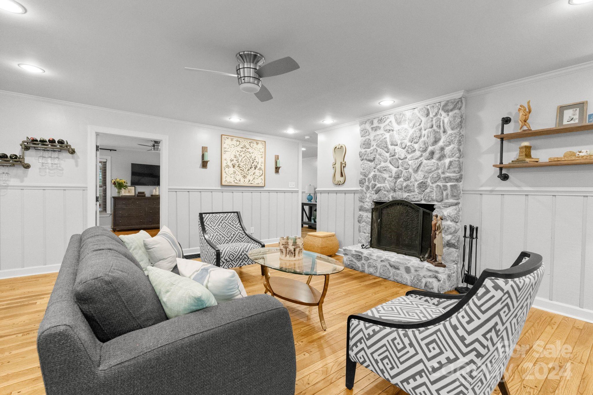 340 N Oakwood Drive