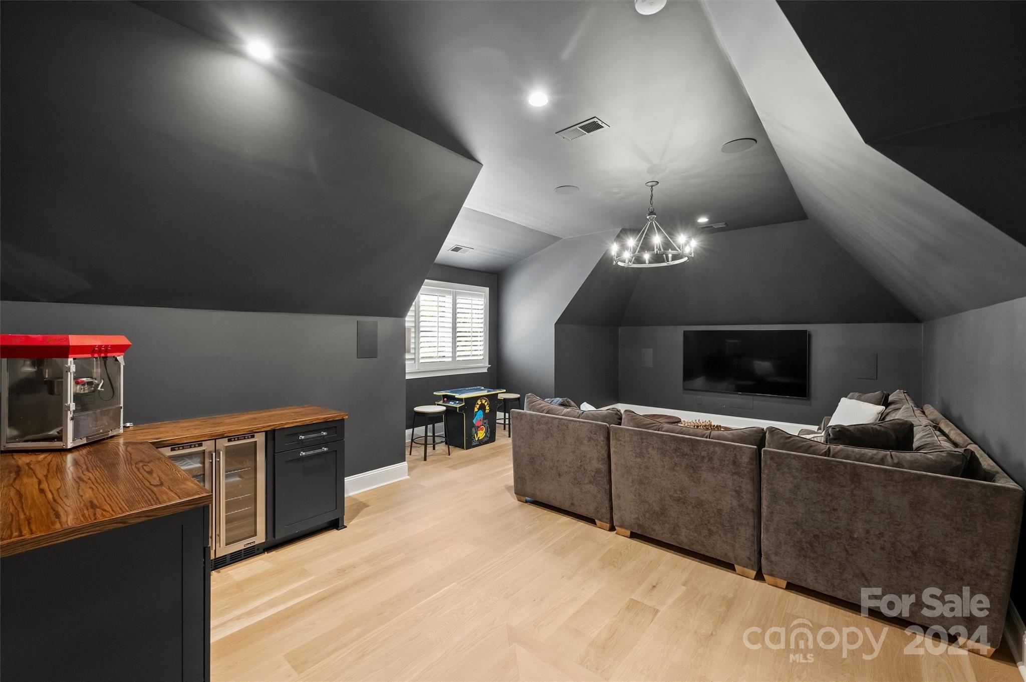 137 Cape Cod Way