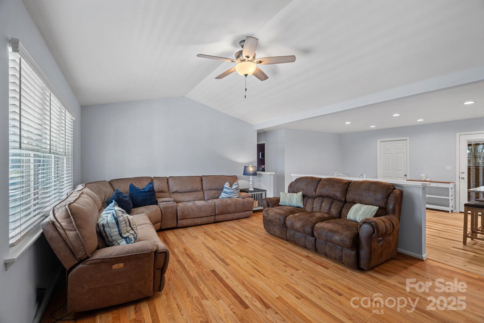 331 Shoreline Loop