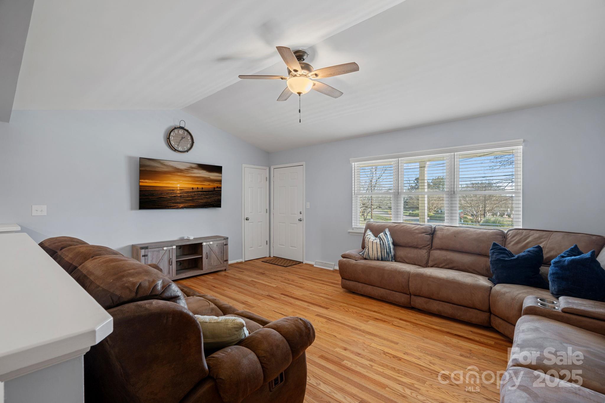 331 Shoreline Loop
