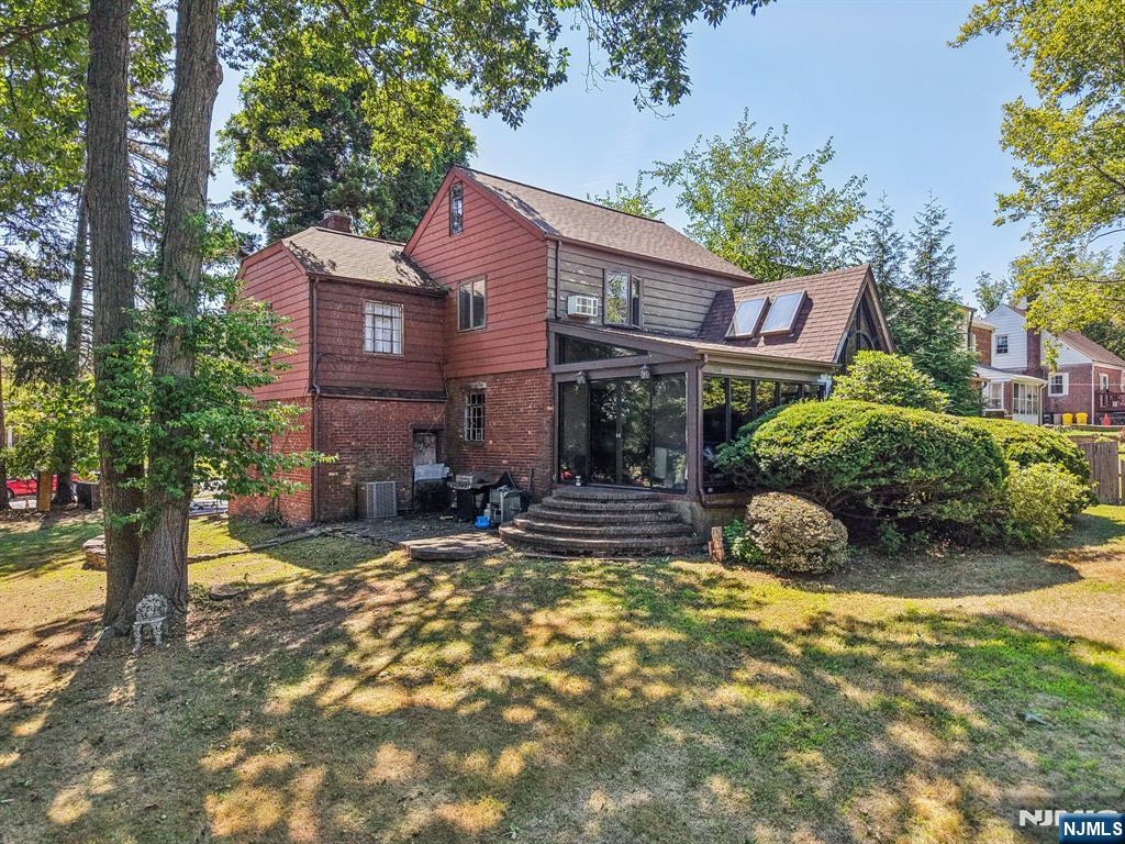 27 Johnson Avenue