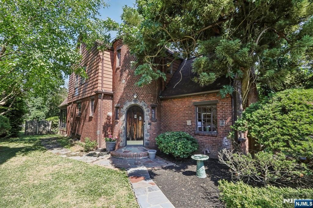 27 Johnson Avenue