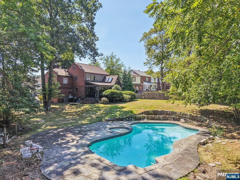 27 Johnson Avenue