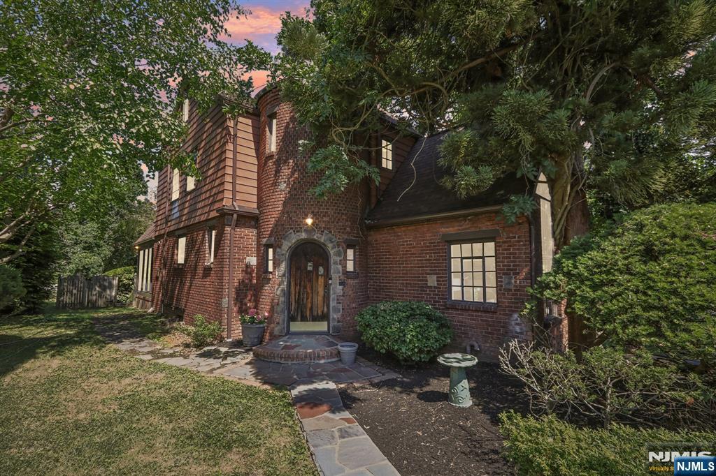 27 Johnson Avenue