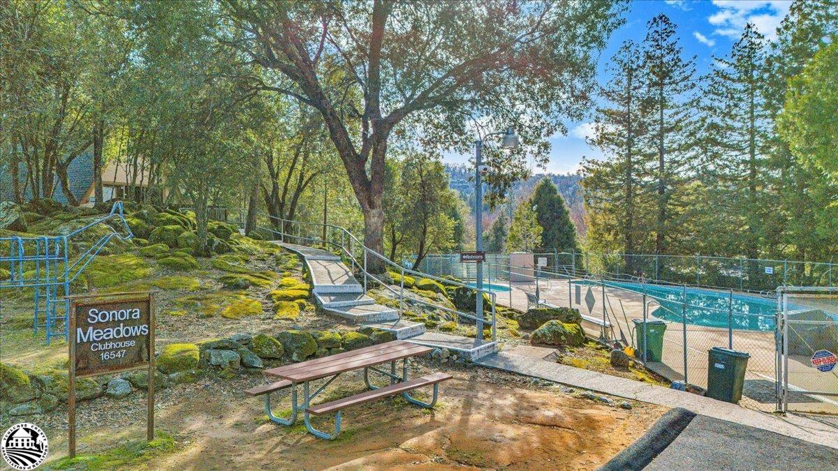 16538 Creekside