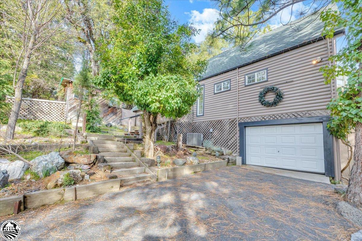 16538 Creekside