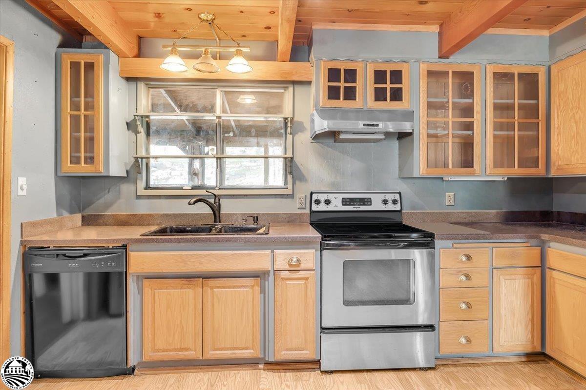 16538 Creekside