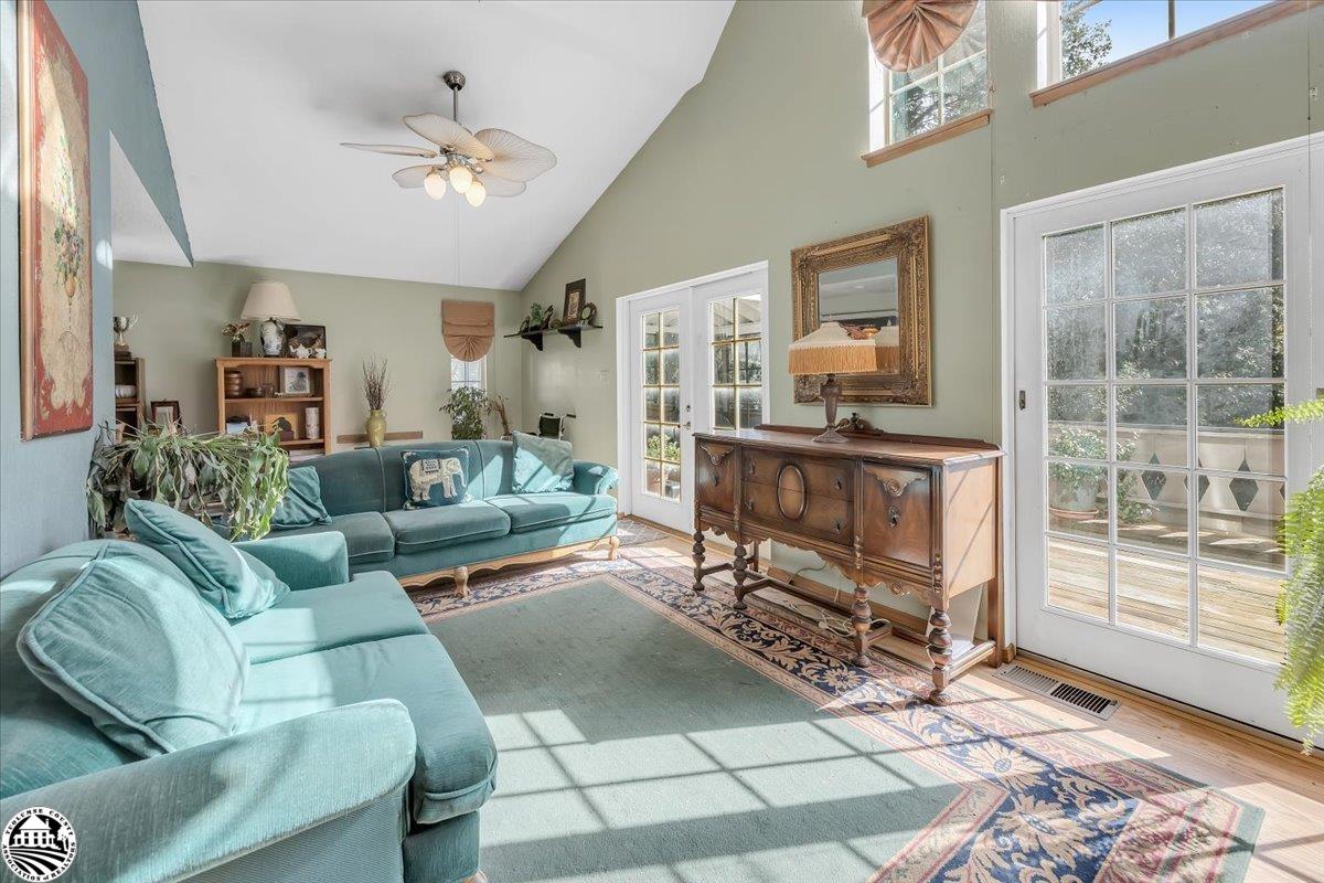 16538 Creekside