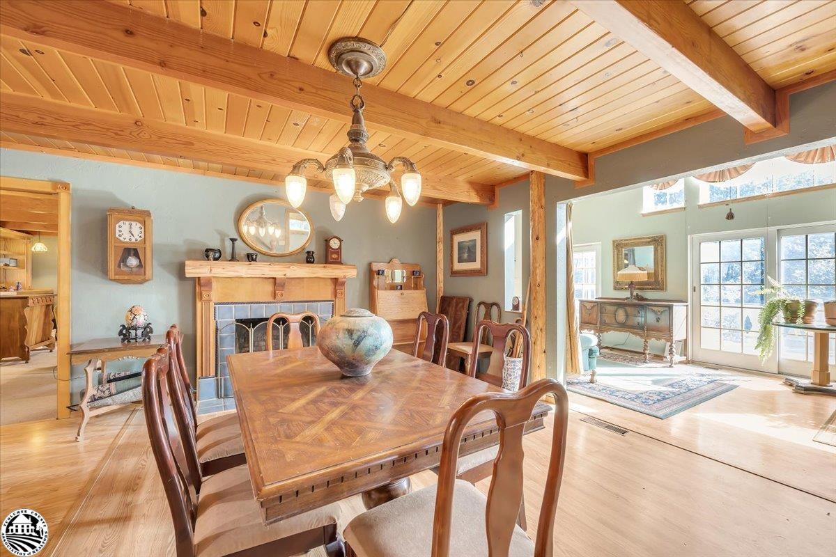 16538 Creekside