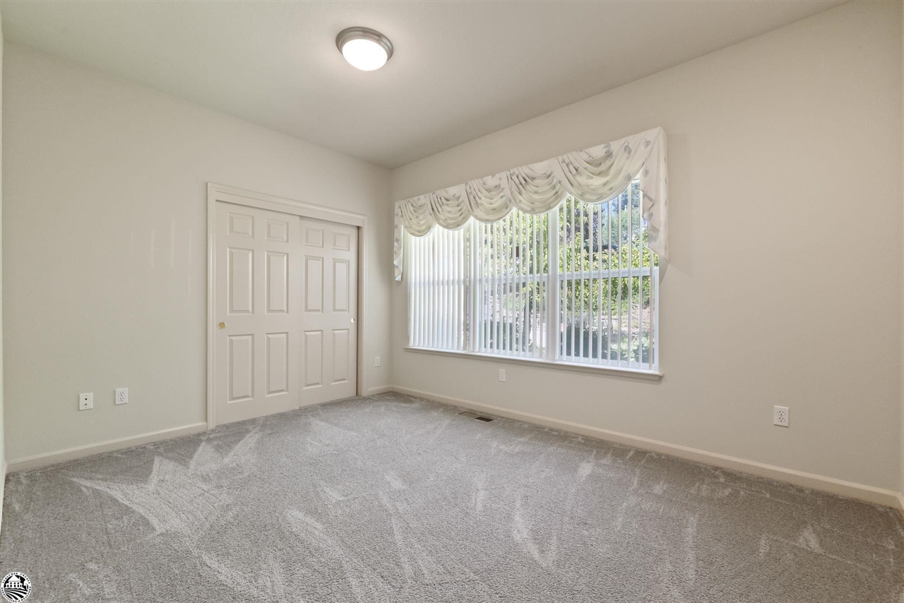 17313 Valley Oak