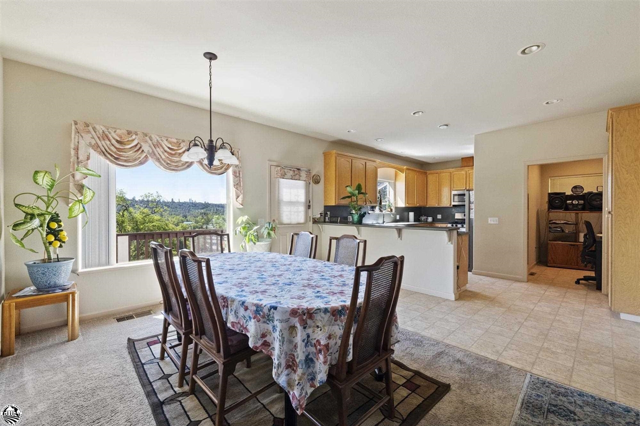 17313 Valley Oak
