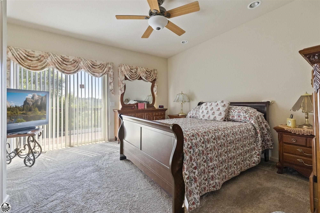 17313 Valley Oak
